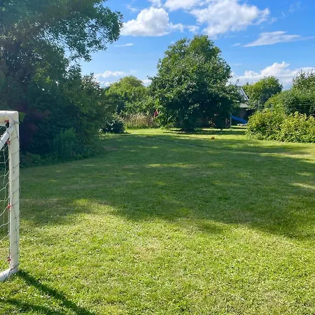 Dat-klinkerhus-auf-ruegen-xxl-urlaubsparadies-nahe-ostseestrand-nationalpark-fuer-17-gaeste * 글로페