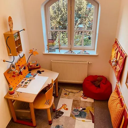 펜션 Dat-klinkerhus-auf-ruegen-xxl-urlaubsparadies-nahe-ostseestrand-nationalpark-fuer-17-gaeste 글로페