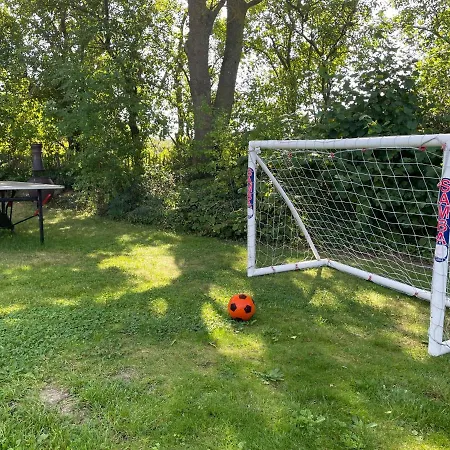 Dat-klinkerhus-auf-ruegen-xxl-urlaubsparadies-nahe-ostseestrand-nationalpark-fuer-17-gaeste 글로페