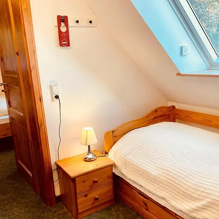 펜션 Dat-klinkerhus-auf-ruegen-xxl-urlaubsparadies-nahe-ostseestrand-nationalpark-fuer-17-gaeste 글로페