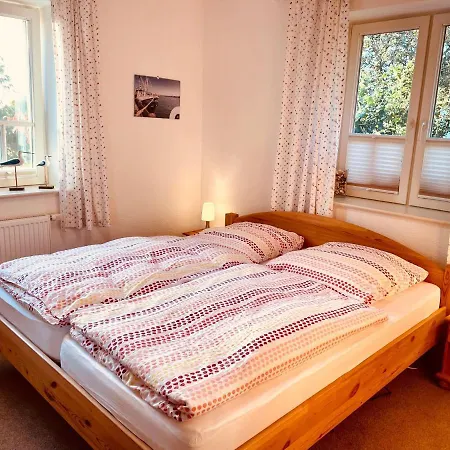 펜션 Dat-klinkerhus-auf-ruegen-xxl-urlaubsparadies-nahe-ostseestrand-nationalpark-fuer-17-gaeste