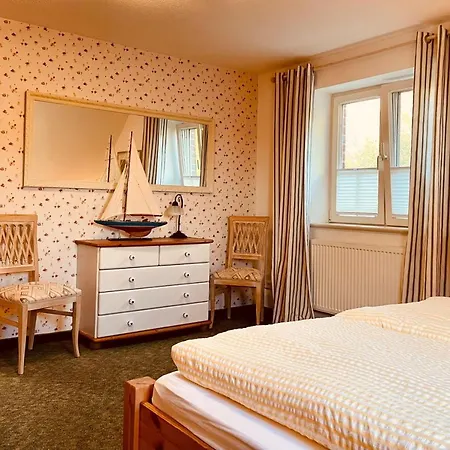 Tatil Evi Dat-klinkerhus-auf-ruegen-xxl-urlaubsparadies-nahe-ostseestrand-nationalpark-fuer-17-gaeste Glowe