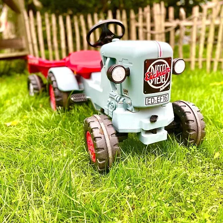 펜션 Dat-klinkerhus-auf-ruegen-xxl-urlaubsparadies-nahe-ostseestrand-nationalpark-fuer-17-gaeste *