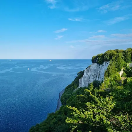 Dat-klinkerhus-auf-ruegen-xxl-urlaubsparadies-nahe-ostseestrand-nationalpark-fuer-17-gaeste * 글로페