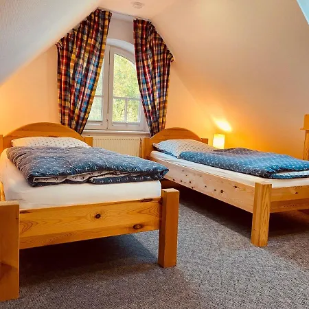 펜션 Dat-klinkerhus-auf-ruegen-xxl-urlaubsparadies-nahe-ostseestrand-nationalpark-fuer-17-gaeste *