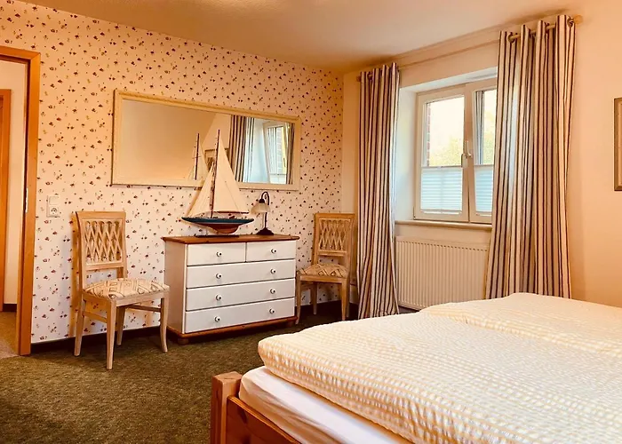 بيت للعطل Dat-klinkerhus-auf-ruegen-xxl-urlaubsparadies-nahe-ostseestrand-nationalpark-fuer-17-gaeste غلوفي