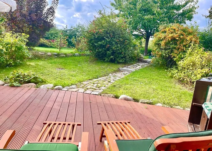 Dat-klinkerhus-auf-ruegen-xxl-urlaubsparadies-nahe-ostseestrand-nationalpark-fuer-17-gaeste بيت للعطل غلوفي