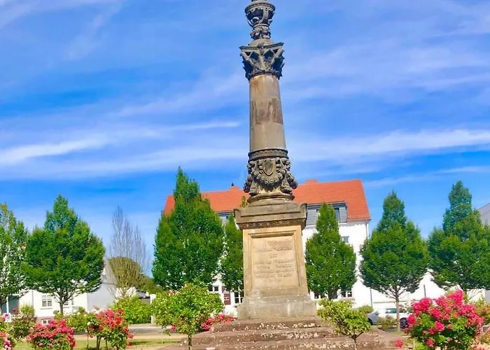 Dat-klinkerhus-auf-ruegen-xxl-urlaubsparadies-nahe-ostseestrand-nationalpark-fuer-17-gaeste بيت للعطل غلوفي