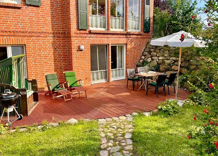 Dat-klinkerhus-auf-ruegen-xxl-urlaubsparadies-nahe-ostseestrand-nationalpark-fuer-17-gaeste بيت للعطل غلوفي
